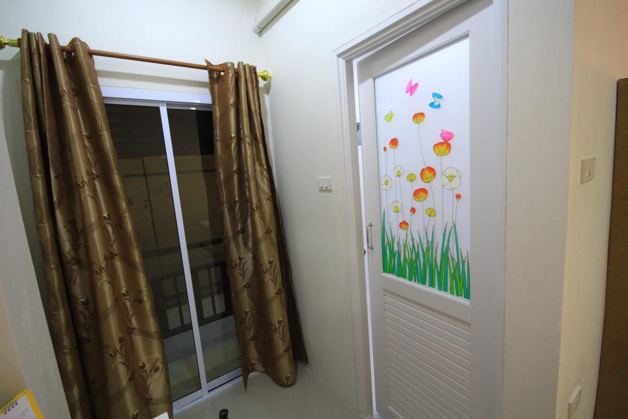 Orapan Place Lampang Esterno foto