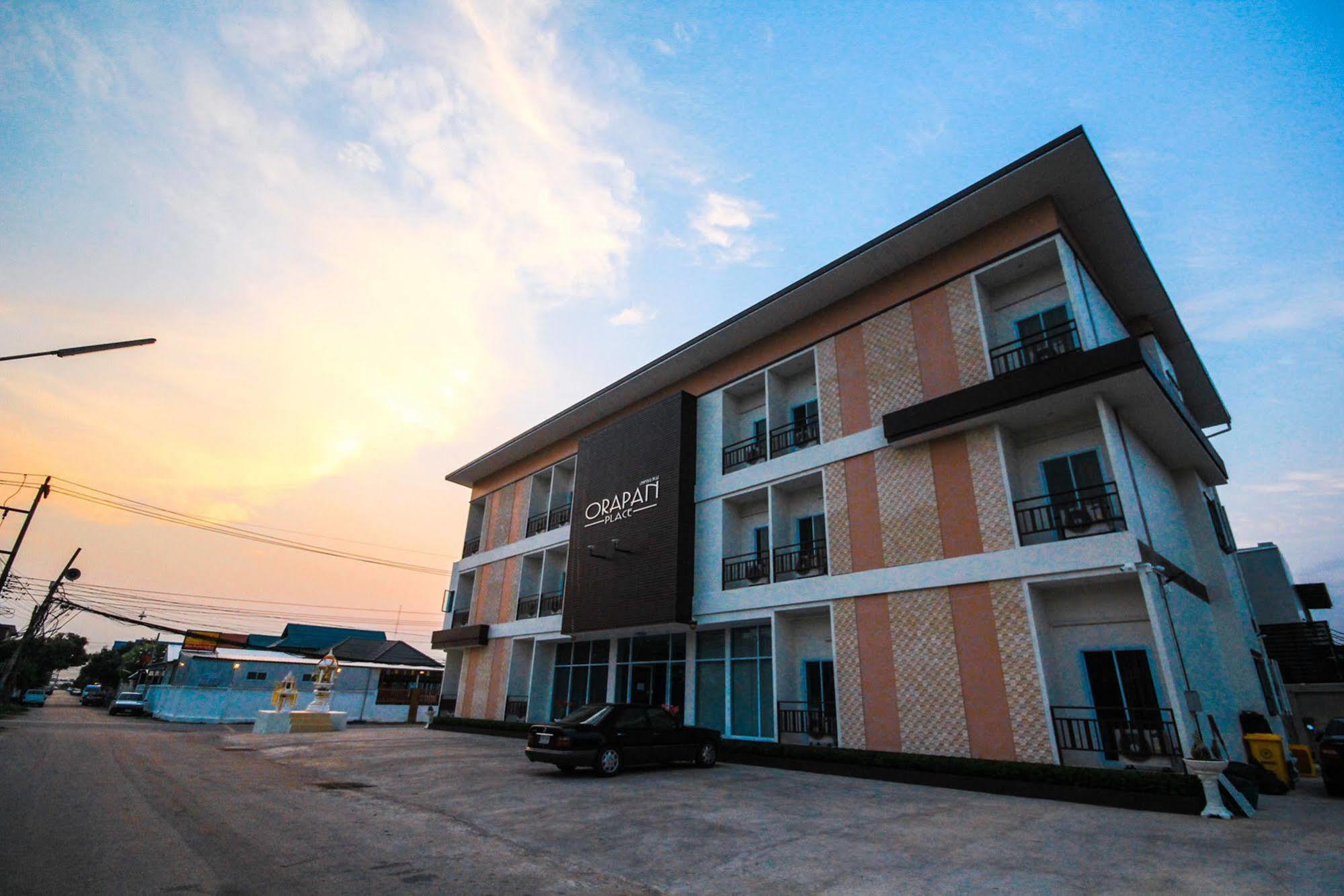 Orapan Place Lampang Esterno foto
