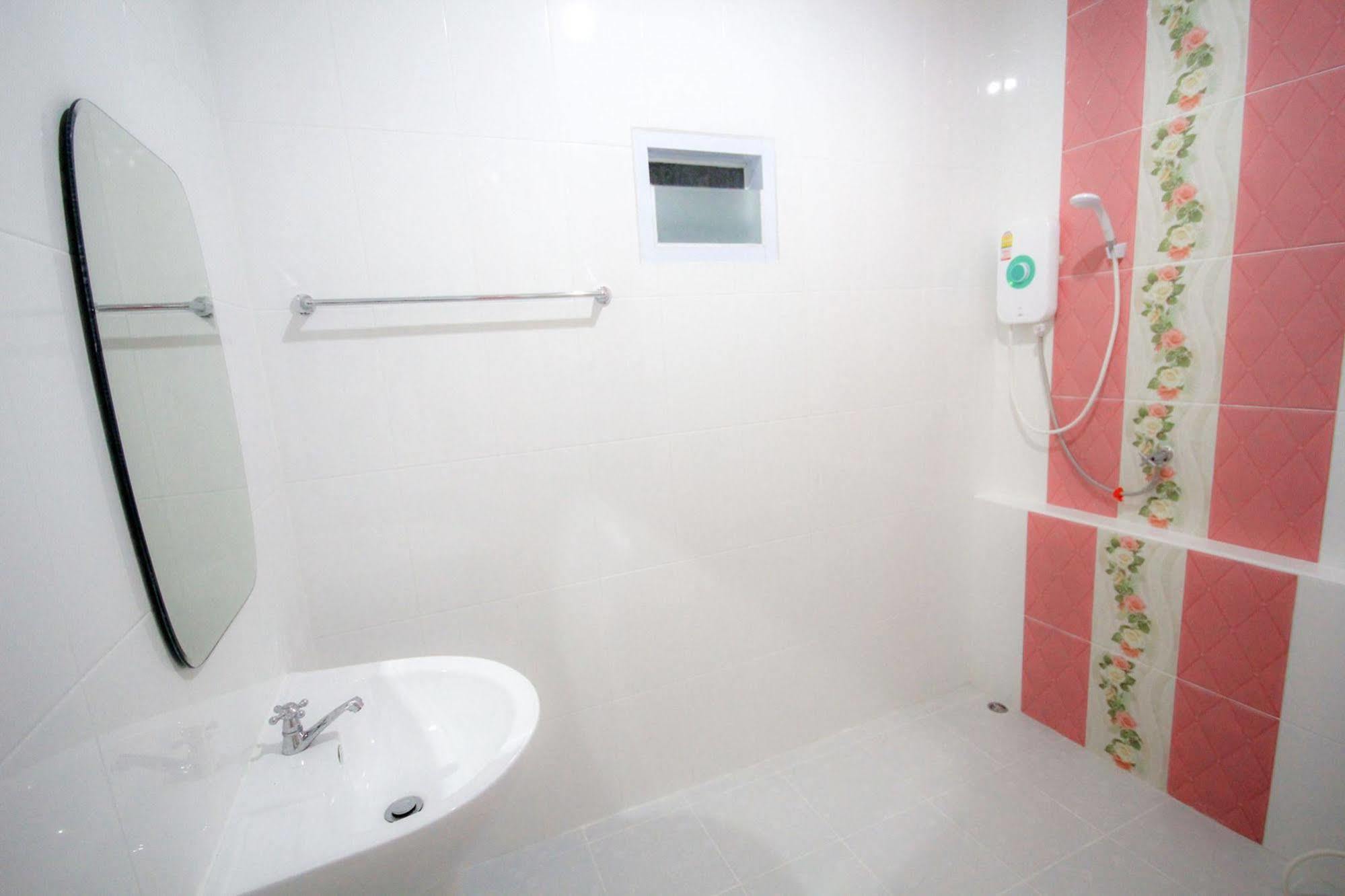 Orapan Place Lampang Esterno foto